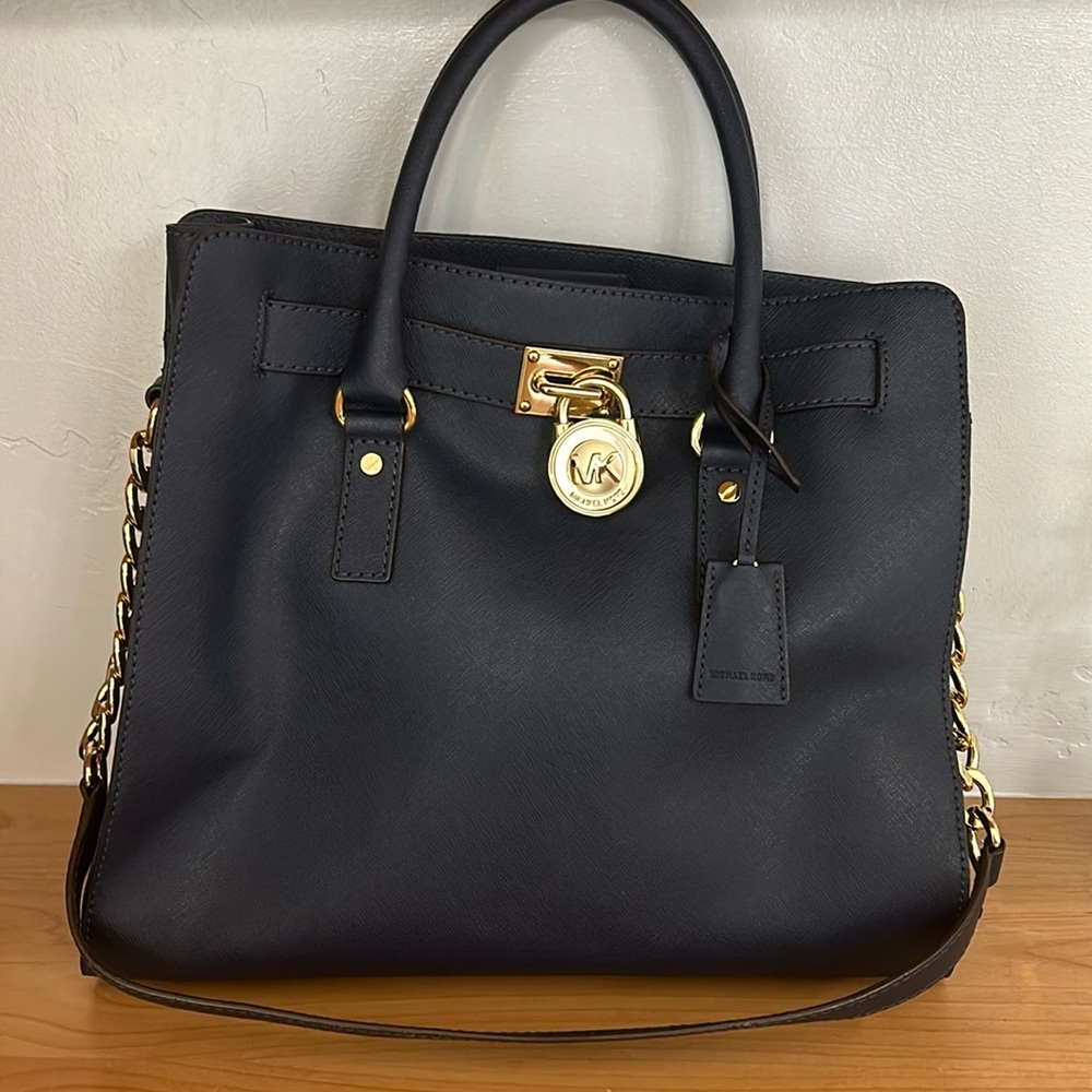 MICHAEL KORS HAMITON
SATCHEL PURSE BLUE PURSE CHAIN LOCK KEY 12"X14”